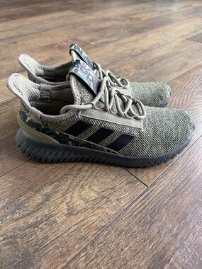 NEW Men’s adidas green camo cloud foam comfort size 8